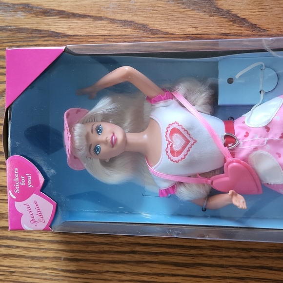 Mattel Special Edition Valentine Fun Barbie - Picture 2 of 4
